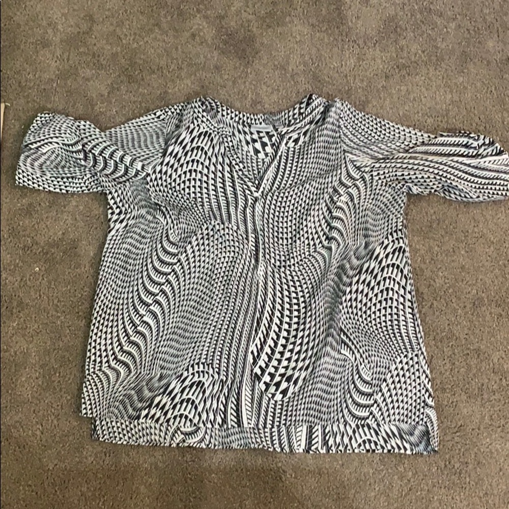 We have this place and white  pattern in a size
